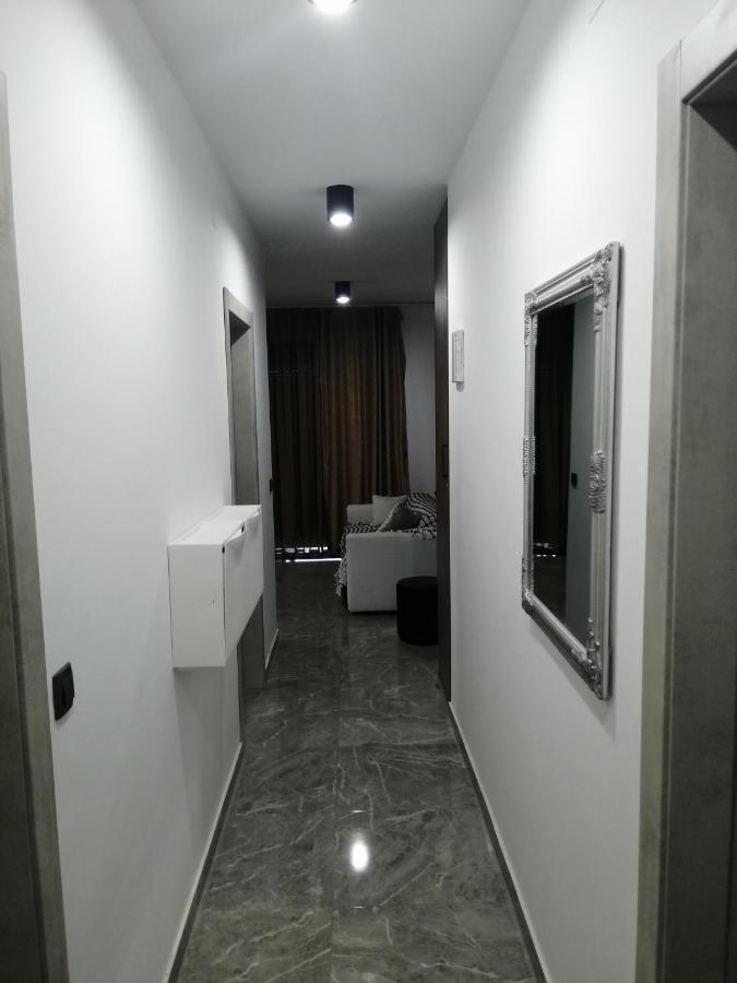 Golden Sunset Apartment *