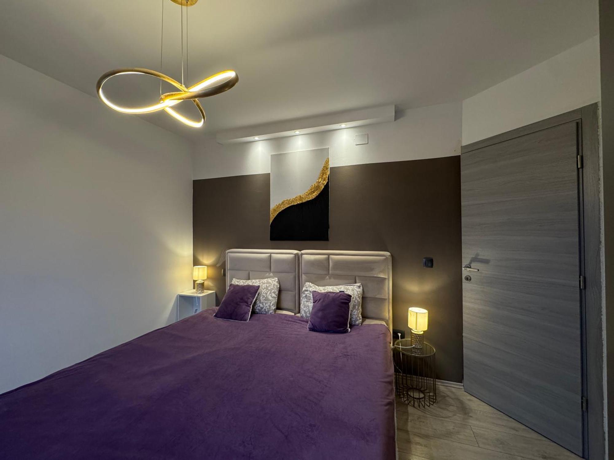 Golden Sunset Apartment