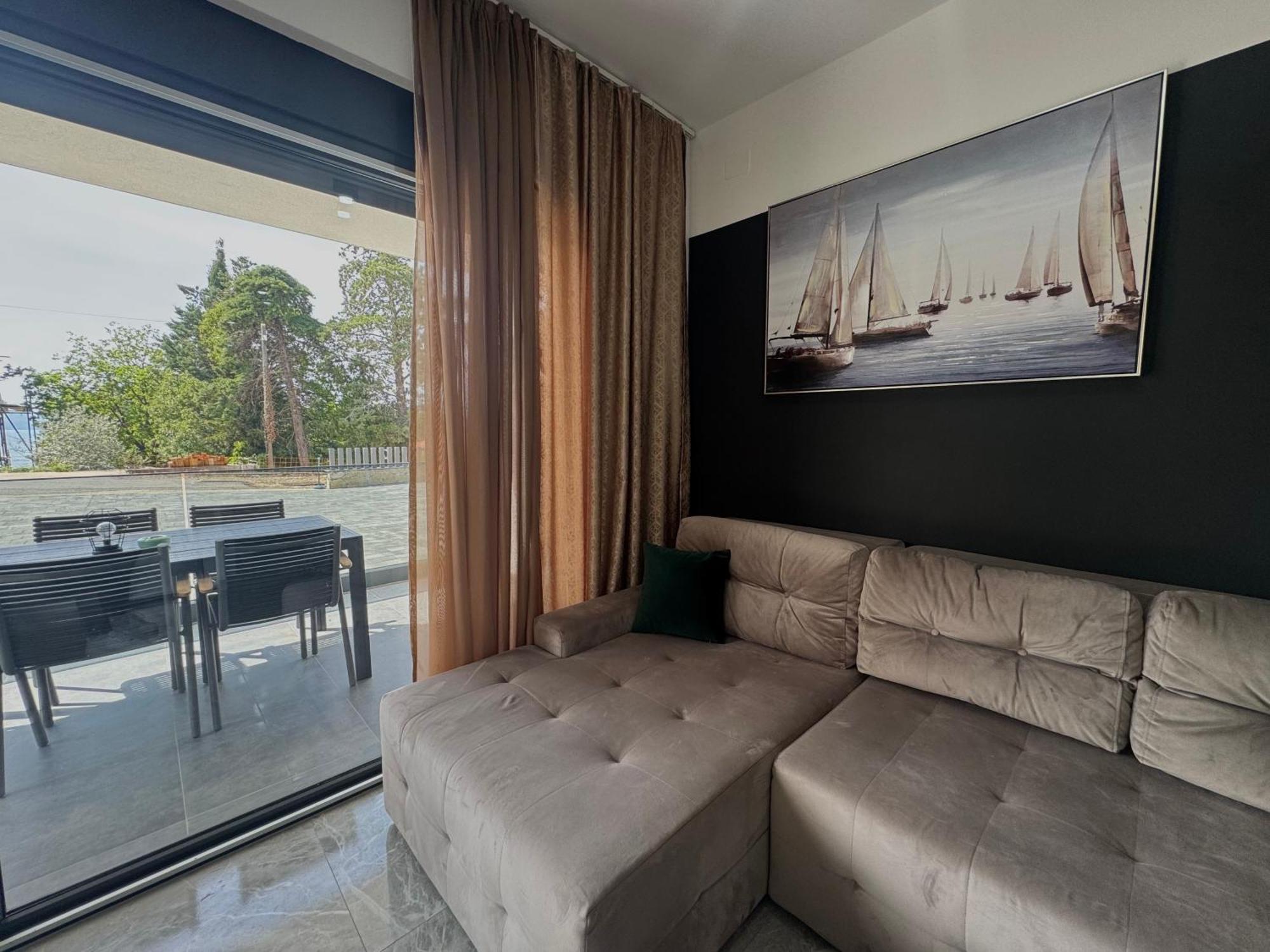 Golden Sunset Apartment